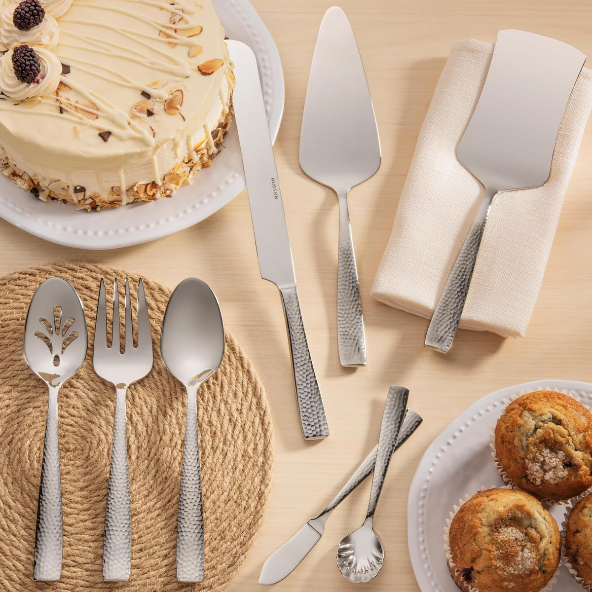 Hudson Essentials Hammered 18/10 Stainless Steel Hostess Serving Utensil Set, 8-Piece Set with Cake Knife, Cake Server and Lasagna Pie Server, Dishwasher Safe