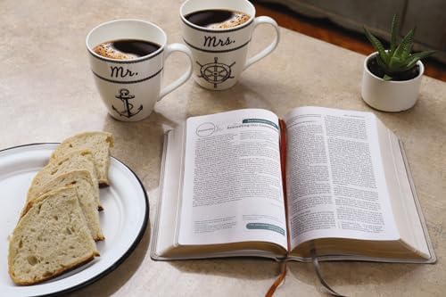 NIV, Couples' Devotional Bible
