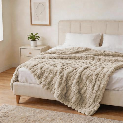 Doule Layer Super Soft Faux Fur Throw Blanket, Ribbed Bamboo Design