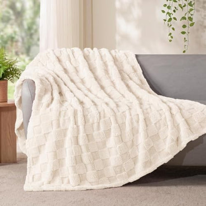 Exclusivo Mezcla 3D Checkered Fleece Throw Blanket for Couch, Ivory