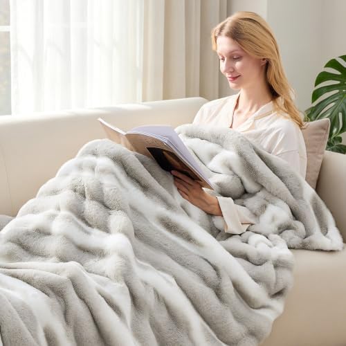 VFROO Faux Rabbit Fur Throw Blanket, Plush Fuzzy Blanket, 50" × 60"