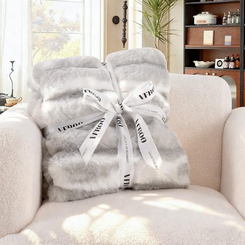 VFROO Faux Rabbit Fur Throw Blanket, Plush Fuzzy Blanket, 50" × 60"