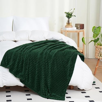 Puncuntex Fleece Throw Blanket Dark Green 50"×60" with Square Grid