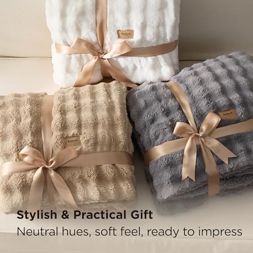 Bedsure GentleSoft Cloud Bubble Sherpa Throw Blanket for Couch, Fluffy