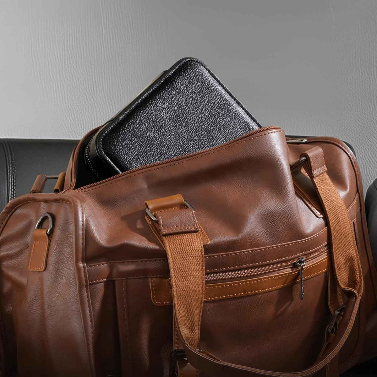 Three-Slot Travel Watch Case in Black